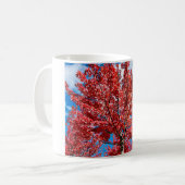 Roter Blätterbaum im Herbst Kaffeetasse (Vorderseite Links)