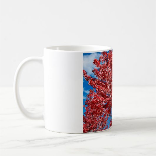 Roter Blätterbaum im Herbst Kaffeetasse (Links)
