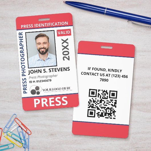 Roter blauer Foto- & Logopress-ID-QR-Code Ausweis
