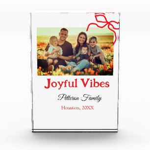 Roter Bogen fröhlich Vibes fügen Familienname Foto