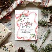 Roter Bow und Holly Berries Einladung