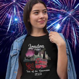 Roter Bus Coronation 2023 Feuerwerk in London skys T-Shirt