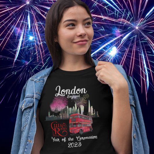 Roter Bus Coronation 2023 Feuerwerk in London skys T-Shirt