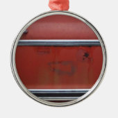 Roter Chevy Ornament Aus Metall (Vorne)