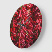 Roter Chili in Kalocsa Große Wanduhr (Winkel)