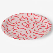 Roter Chili-Muster Pappteller (Schrägansicht)