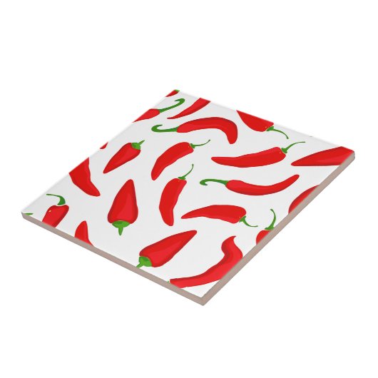 Roter Chili Paprikaschoten auf Weiß Fliese (Seite)