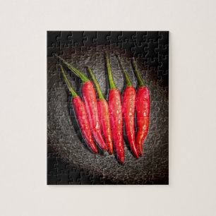 Roter Chili Paprikaschoten Puzzle/Jigsaw mit Tin Puzzle