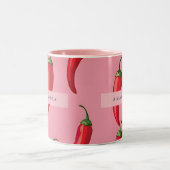 Roter Chili Pepper-Muster auf rosa Hintergrund Zweifarbige Tasse (Mittel)