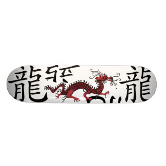 Roter chinesischer Drache Skateboard