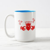 Roter Claddagh-Ring-Kaffeebecher Zweifarbige Tasse (Links)