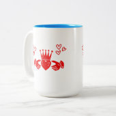 Roter Claddagh-Ring-Kaffeebecher Zweifarbige Tasse (Vorderseite Links)