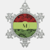 Roter Damast, grüner Damast, Monogramm Schneeflocken Zinn-Ornament (Vorderseite)