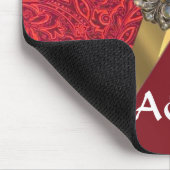 Roter Damast und Goldwirbel Mousepad (Ecke)