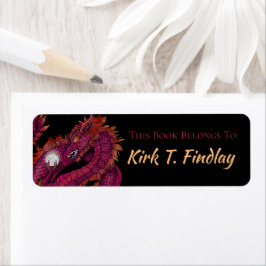 Roter Drache mit Perlenbuch-Label