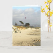 Roter Drachen und Wolken, Half Moon Bay Karte (Gelbe Blume)