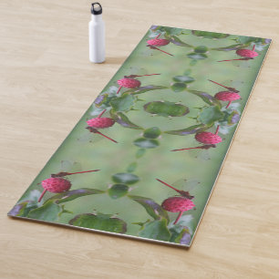 Roter Dragonfly auf Dogwood Frucht Abstrakt Yogamatte