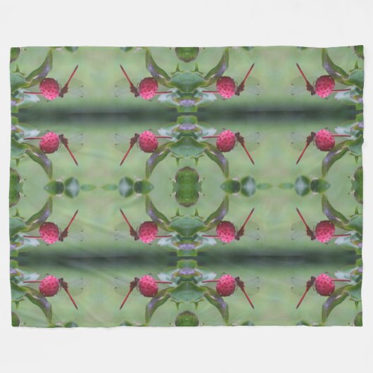 Roter Dragonfly auf Dogwood Frucht Fleecedecke (Vorderseite (Horizontal))