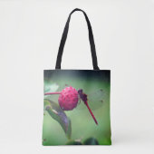 Roter Dragonfly auf Dogwood Frucht Nah Tasche (Vorderseite)