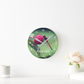 Roter Dragonfly auf Dogwood Frucht Personalisiert Runde Wanduhr (Zuhause)