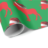 Roter Elch mit einer Weihnachtsmannmütze Geschenkpapier (Rolleneckpunkt)