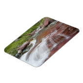 Roter Felsen in Baring Creek im Glacier National Magnet (Linke Seite)