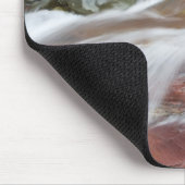 Roter Felsen in Baring Creek im Glacier National Mousepad (Ecke)