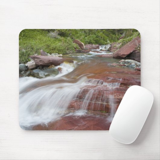 Roter Felsen in Baring Creek im Glacier National Mousepad (Mit Mouse)
