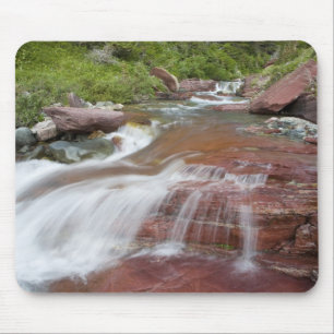Roter Felsen in Baring Creek im Glacier National Mousepad