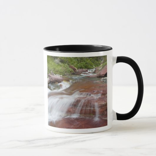 Roter Felsen in Baring Creek im Glacier National Tasse (Rechts)