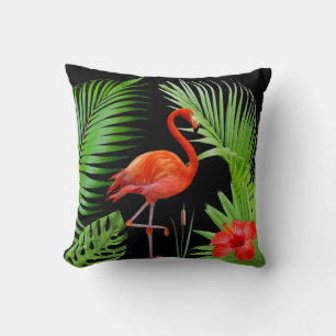 Roter Flamingo, Hibiskus & Palmwedel auf Schwarz Kissen