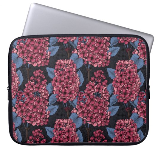 Roter Flieder auf dunkelblau Laptopschutzhülle (Vorderseite)