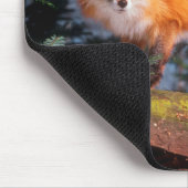 Roter Fox auf einem log Mousepad (Ecke)