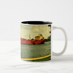 Roter Frachter Zweifarbige Tasse