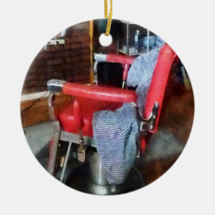 Roter Frisierstuhl Keramikornament