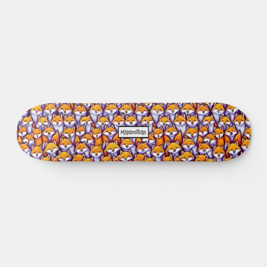 Roter Fuchs Cartoon Name whimsisisches Waldtier Skateboard (Horizontal)