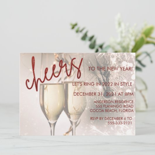 Roter Glitzer Script Neujahrsfeier Einladung (Stehend Vorderseite)