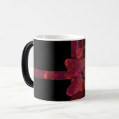 Roter Glitzer und schwarze Sterne Verwandlungstasse (Vorderseite Links)