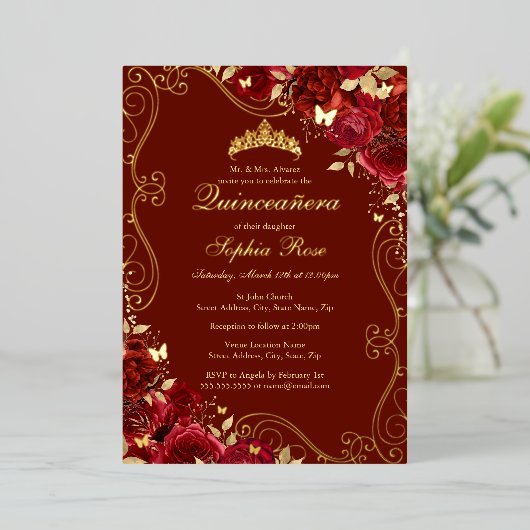 Roter Goldbarmherziger Blumenwirbel Quinceanera Folieneinladung (Stehend vorne)