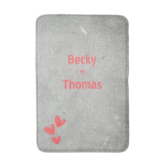 Roter Graffiti-Name auf grauem Beton, Ihr Badematte (Vorderseite Vertikal)