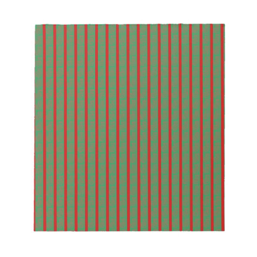 Roter grüner Weihnachtsstrumpf auf grünem Rot Notizblock (Vorderseite)