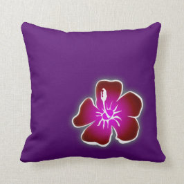 Roter hawaiianischer Hibiskus Blume auf Lila Kisse Kissen
