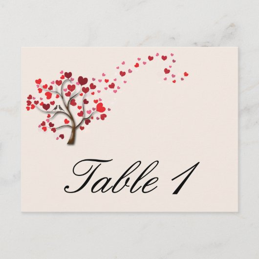 Roter Herzbaum auf der Elfenbeinhochzeit-Tischnumm Postkarte (Vorderseite)
