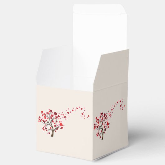 Roter Herzbaum auf der Gastgeschenk Hochzeit Elfen Geschenkschachtel (Geöffnet)