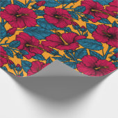 Roter Hibiskus auf Orange Geschenkpapier (Ecke)