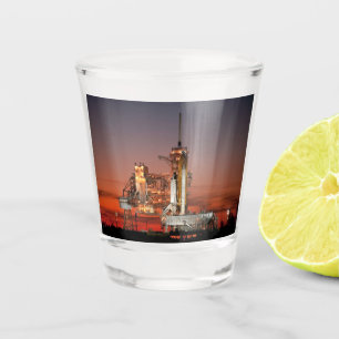 Roter Himmel beim Start der Raumfähre Atlantis Schnapsglas