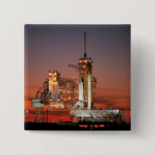 Roter Himmel beim Start der Space Shuttle Atlantis Button (Vorderseite)