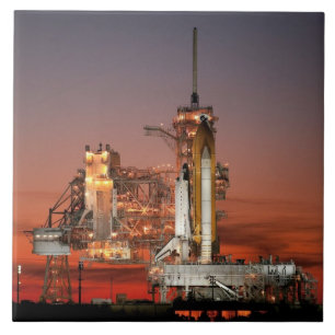 Roter Himmel beim Start der Space Shuttle Atlantis Fliese