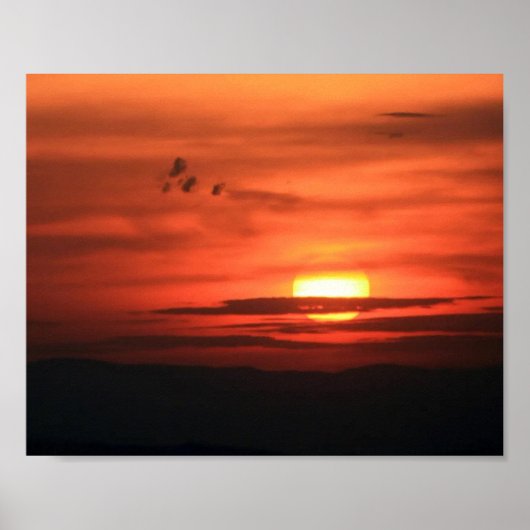 Roter Himmel über dem Tal Poster (Vorne)