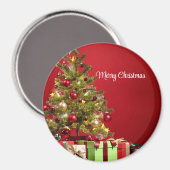 Roter Hintergrund mit dekorativem Weihnachtsbaum Magnet (Vorderseite/Rückseite)